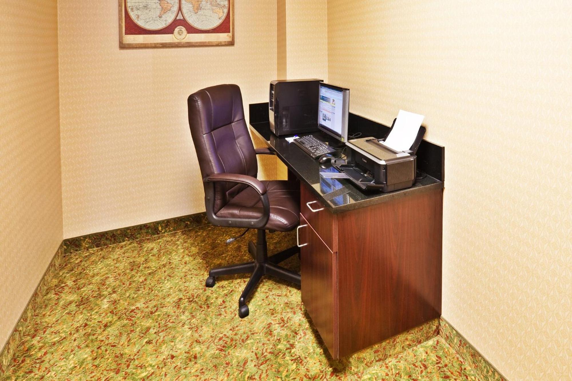 Holiday Inn Express & Suites Perry By Ihg Bagian luar foto