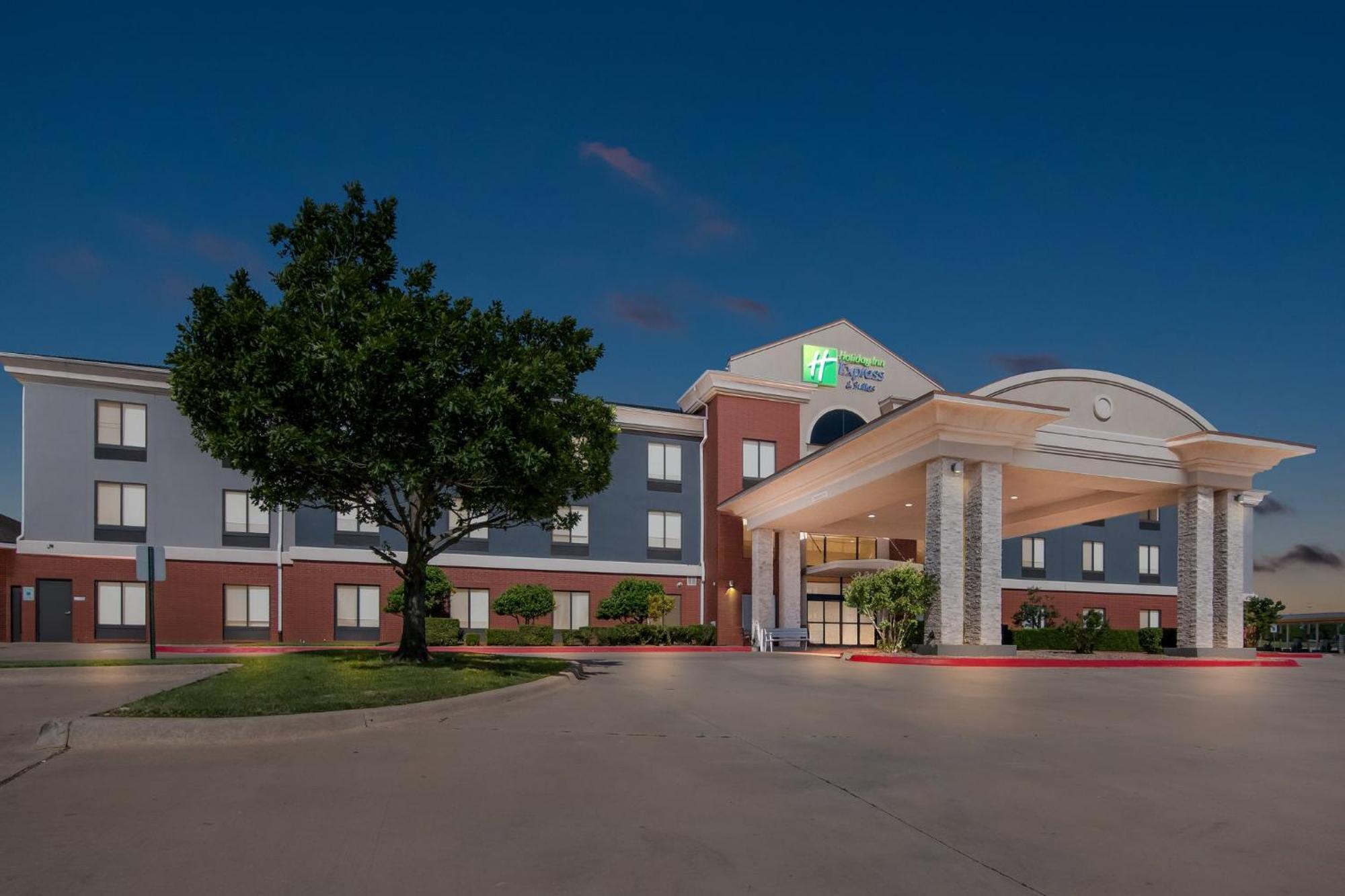 Holiday Inn Express & Suites Perry By Ihg Bagian luar foto