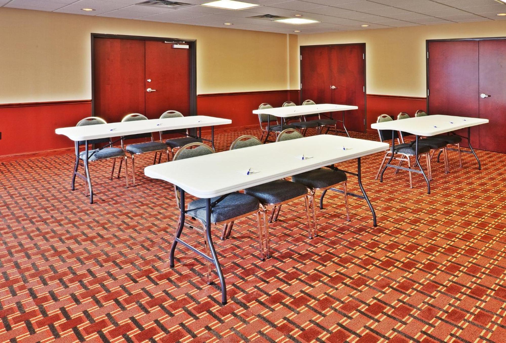 Holiday Inn Express & Suites Perry By Ihg Bagian luar foto