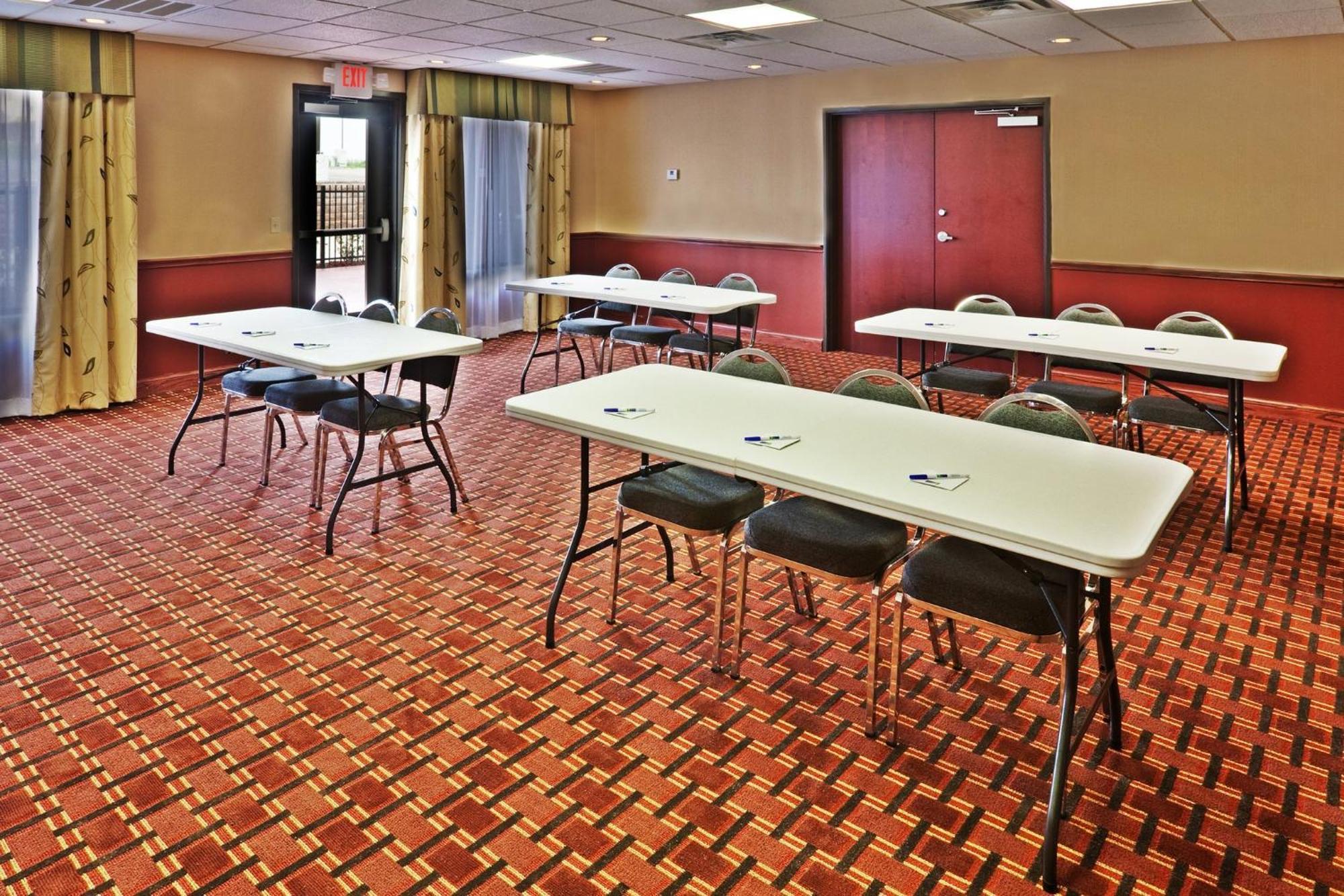 Holiday Inn Express & Suites Perry By Ihg Bagian luar foto